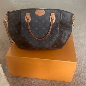 Louis Vuitton Turenne MM cross body bag new never worn it been in my closet
